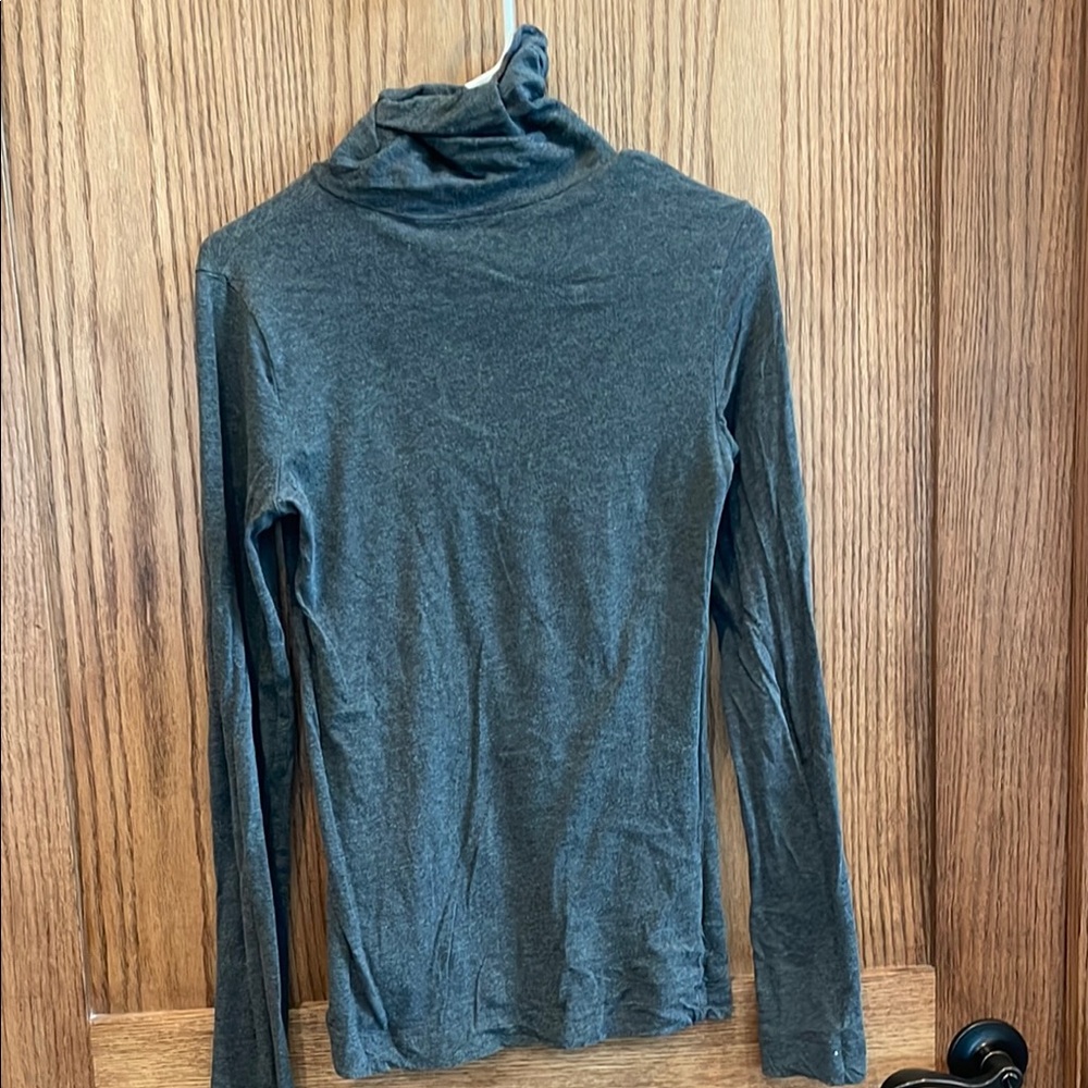 Women’s Gray Turtleneck Long Sleeve Tissue Top